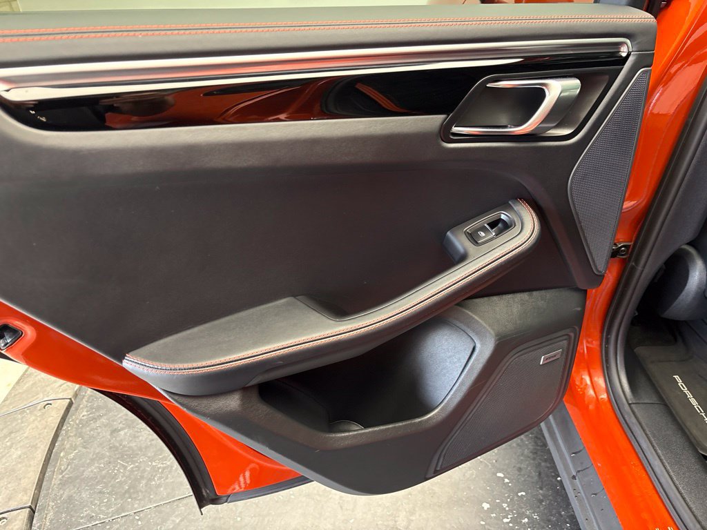 Certified 2023 Porsche Macan Turbo AWD/4WD image 18