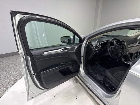 Used 2019 Ford Fusion SE image 7