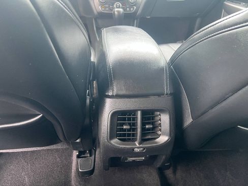 Used 2019 Jeep Cherokee Latitude Plus AWD/4WD image 38