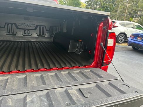 Used 2024 GMC Canyon Elevation w/ Elevation Premium Package AWD/4WD image 17