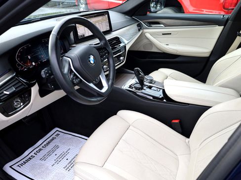 Used 2021 BMW 540i w/ Luxury Seating Package image 7