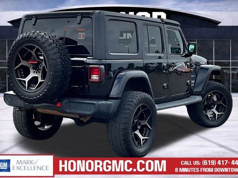 Used 2019 Jeep Wrangler Unlimited Sahara AWD/4WD image 6