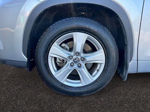 Used 2023 Toyota Highlander LE image 14