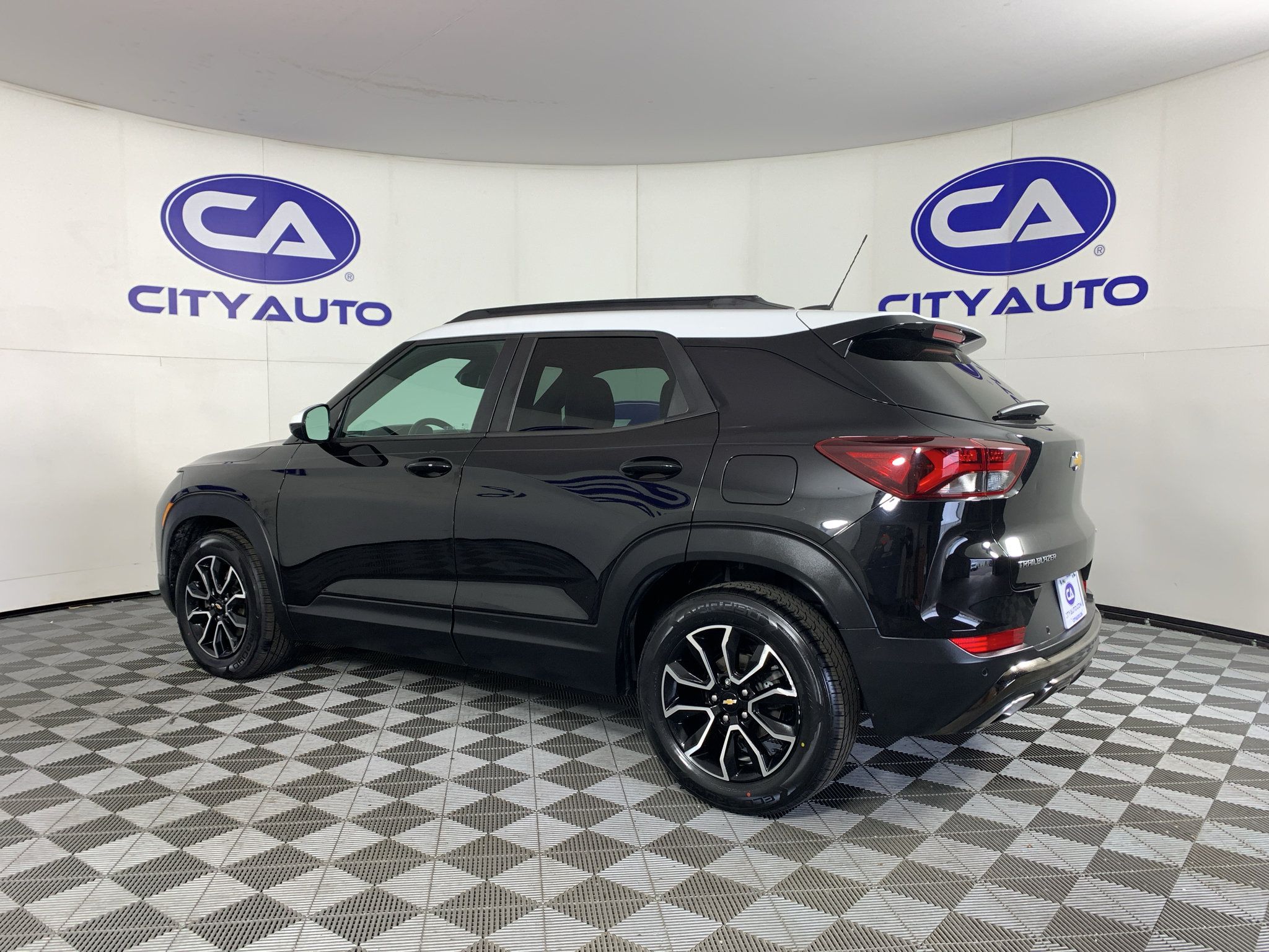 Used 2021 Chevrolet TrailBlazer ACTIV w/ Sun and Liftgate Package FWD image 5