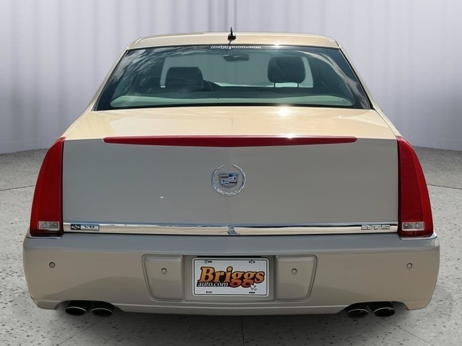 Used 2007 Cadillac DTS Luxury I w/ Trunk Convenience Package FWD image 4