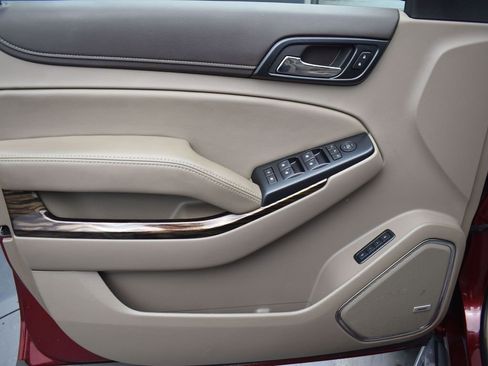 Used 2019 GMC Yukon XL SLT w/ Premium Edition image 12