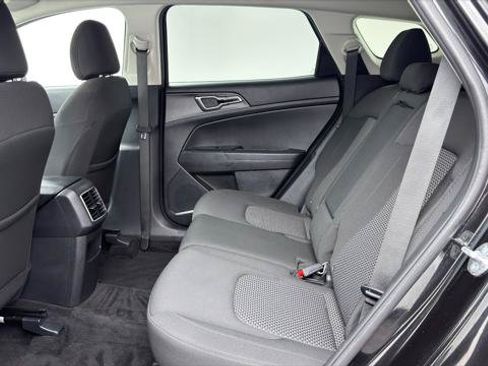 Used 2025 Kia Sportage LX FWD image 17