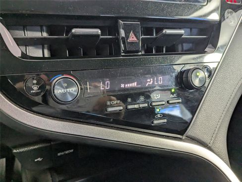 Certified 2022 Toyota Camry SE image 16