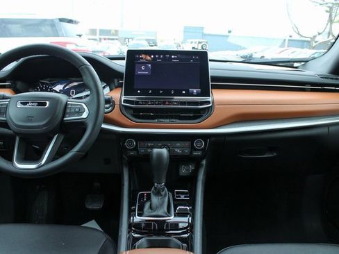 Used 2024 Jeep Compass Limited image 16