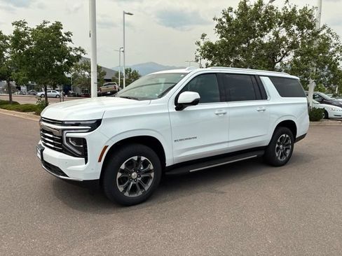 New 2026 Chevrolet Suburban LT w/ Comfort Package AWD/4WD image 3
