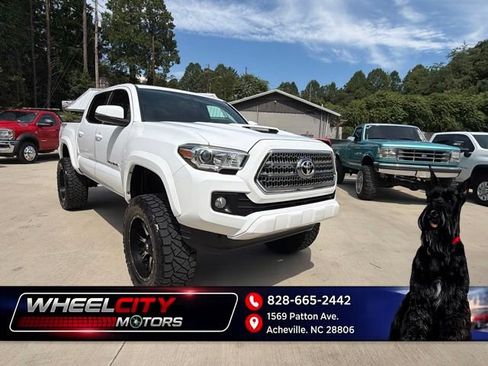 Used 2016 Toyota Tacoma TRD Sport w/ Towing Package AWD/4WD image 1