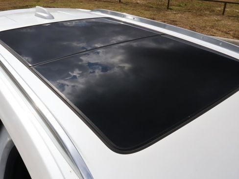 Used 2024 Cadillac XT4 Luxury w/ Cold Weather Package image 13