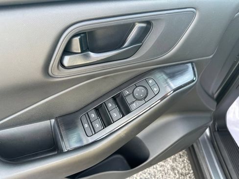 Used 2025 Nissan Rogue S FWD image 13