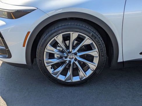 Used 2025 Toyota Crown Limited w/ Advanced Technology Package image 9