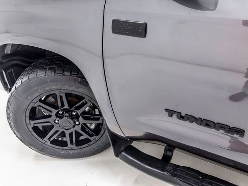 Used 2018 Toyota Tundra SR5 w/ SR5 Upgrade Package image 11