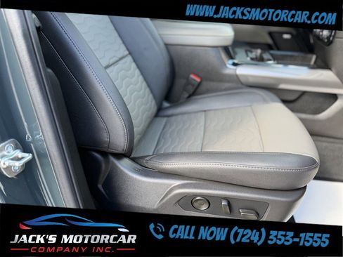 Used 2025 Chevrolet Silverado 2500 ZR2 w/ Technology Package image 15