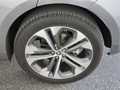 Used 2024 Jaguar F-PACE R-Dynamic S image 9