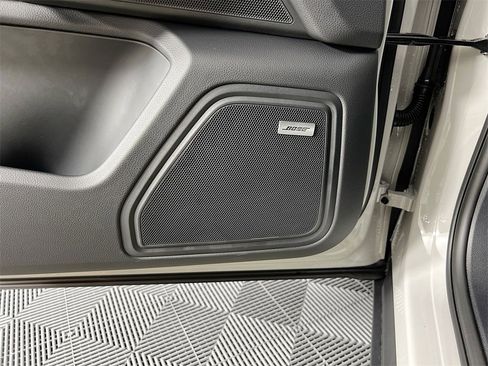 New 2026 Porsche Macan image 21