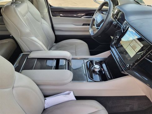 Used 2022 Jeep Wagoneer Series I image 16