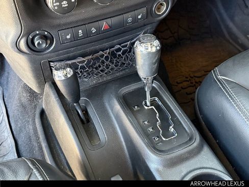 Used 2017 Jeep Wrangler Unlimited Rubicon w/ Max Tow Package image 12