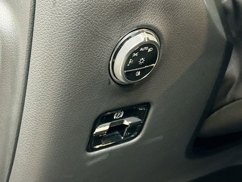 Used 2024 Mercedes-Benz GLC 300 4MATIC image 11