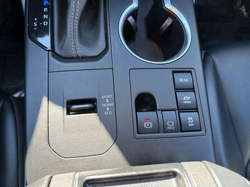 Used 2023 Toyota Highlander XLE image 32