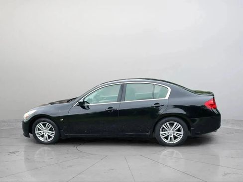 Used 2015 INFINITI Q40 w/ Moonroof Package image 8