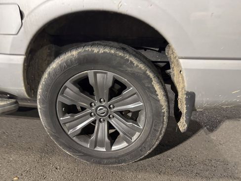 Used 2018 Nissan Titan SV w/ SV Convenience Package image 10