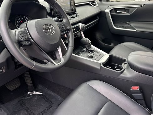 Used 2022 Toyota RAV4 XLE Premium AWD/4WD image 4