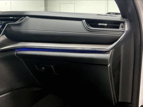 Used 2024 Jeep Grand Cherokee Overland w/ Luxury Tech Group IV image 19