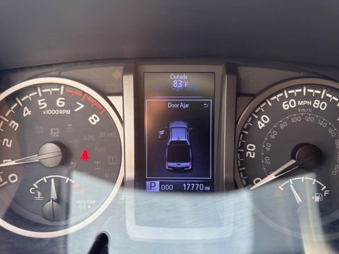 Used 2020 Toyota Tacoma TRD Off-Road w/ Technology Package image 11