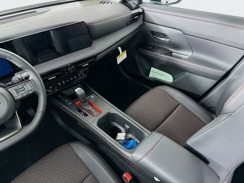 New 2026 Nissan Kicks SR w/ Cold Weather Package image 30