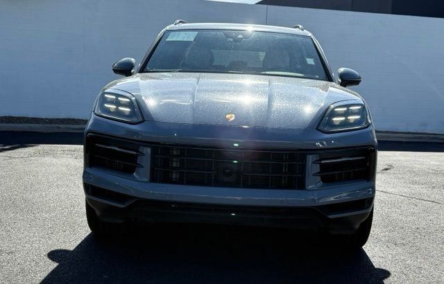 Used 2024 Porsche Cayenne AWD/4WD image 6
