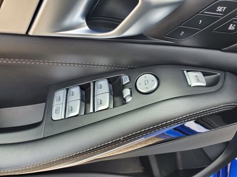 Certified 2025 BMW X7 M60i AWD/4WD image 28