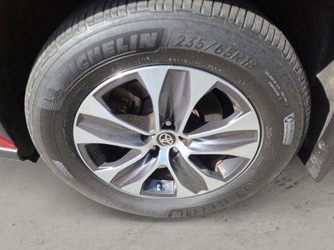 Used 2020 Toyota Highlander XLE image 10