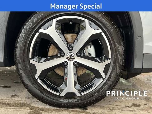 New 2025 Volkswagen Tiguan SE image 12