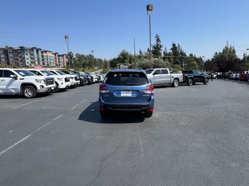 Used 2019 Subaru Forester Premium w/ All-Weather Package AWD/4WD image 5