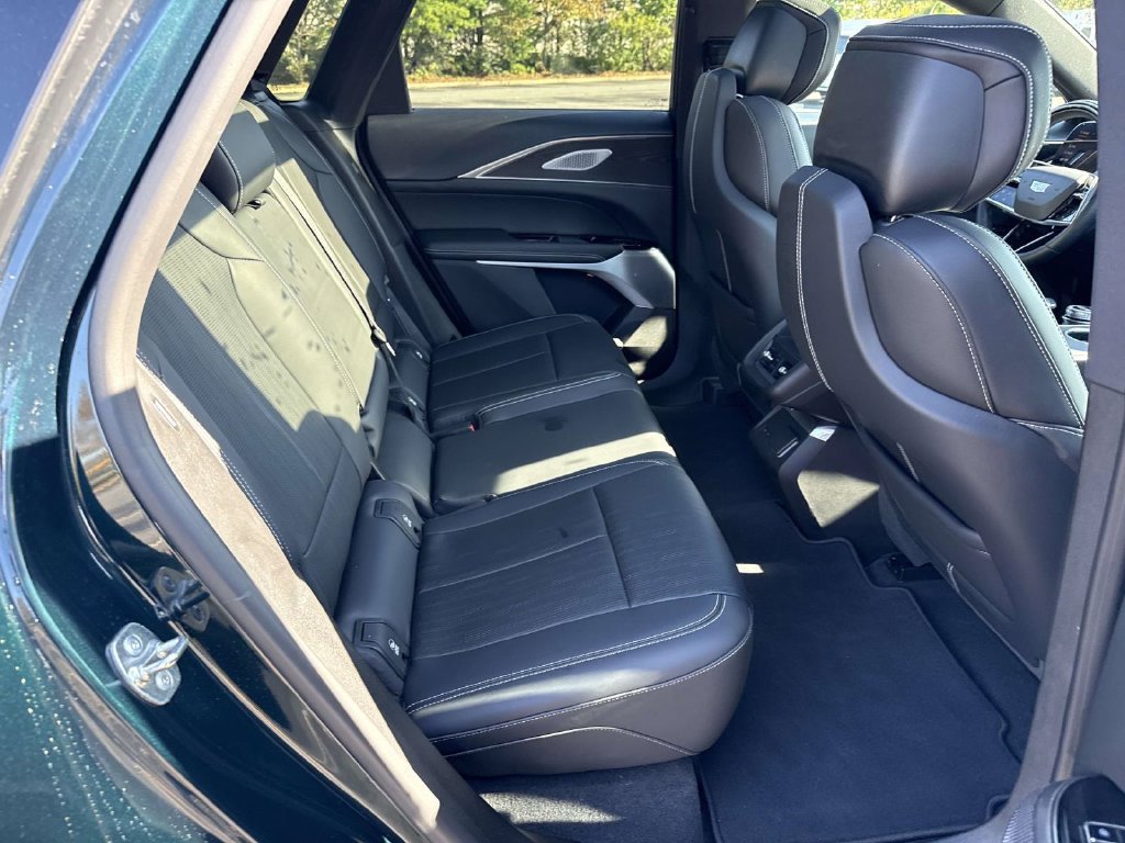 Used 2024 Cadillac Lyriq Luxury AWD/4WD image 11