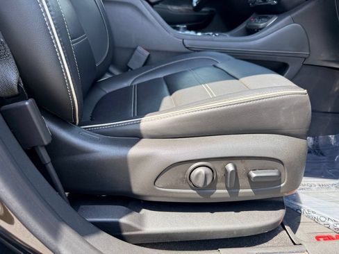 Used 2020 GMC Acadia Denali w/ Technology Package FWD image 19