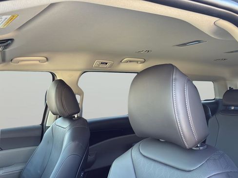 New 2026 Kia Carnival LXS image 15