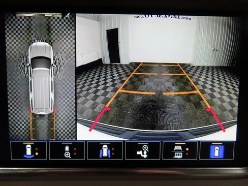 Used 2024 GMC Yukon Denali image 17