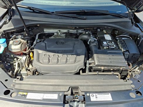 Used 2018 Volkswagen Tiguan SE AWD/4WD image 28
