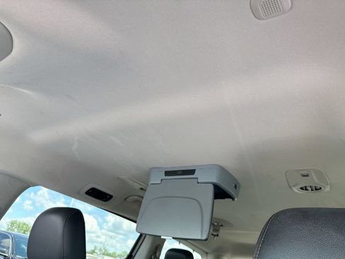 Used 2018 Chrysler Pacifica Touring-L FWD image 22