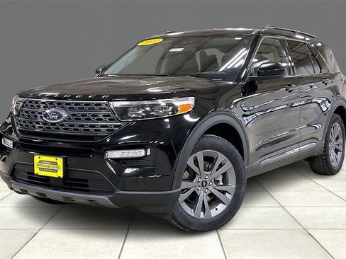 Certified 2022 Ford Explorer XLT w/ Equipment Group 202A image 2