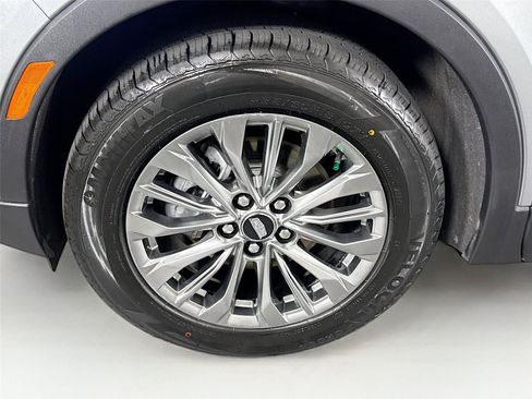 Used 2025 Cadillac XT4 Premium Luxury FWD image 46