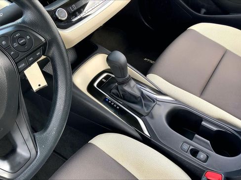 Used 2025 Toyota Corolla LE FWD image 16
