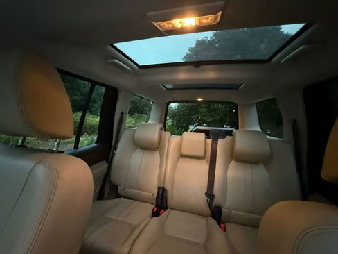 Used 2016 Land Rover LR4 AWD/4WD image 17