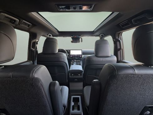 Used 2025 Lexus GX 550 w/ Accessory Package (2T) AWD/4WD image 7