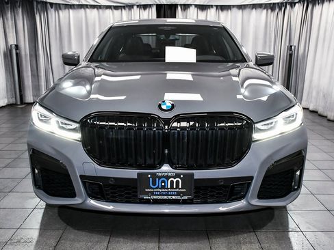 Used 2022 BMW 750i xDrive w/ Executive Package image 2