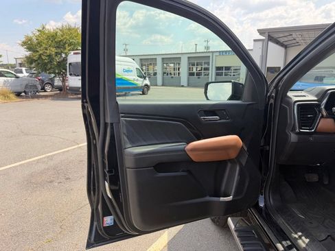 Used 2023 GMC Canyon AT4 AWD/4WD image 13
